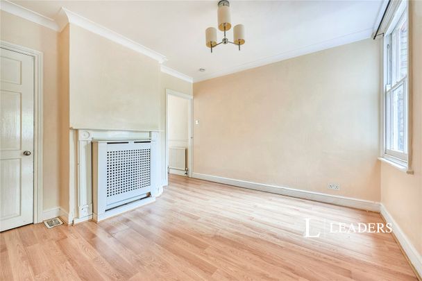 3 bedroom house to rent Southmill Road, Bishop's Stortford, Hertfordshire, CM23 - Photo 1