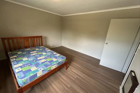 Gippsland Street 3 bedroom unit on 12 month lease. - Photo 2