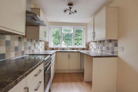 3 bedroom flat to rent - Photo 5