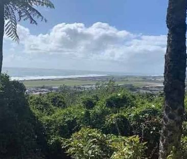 Three Bedrooms - Beautiful Views - Photo 1