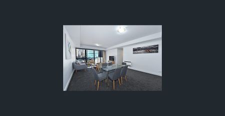 CBD Fully furnished 3 bed 2 bath, close to everything ! - Photo 2