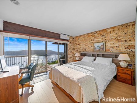 Prestigious Bayview Residence with Panoramic Pittwater and Ocean Views - Photo 5