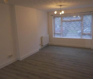 2 bedroom end of terrace house to rent - Photo 2