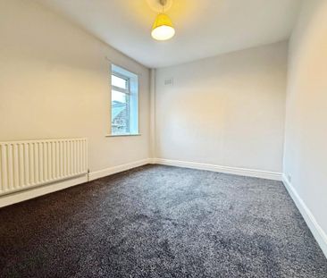 3 bedroom end of terrace house to rent - Photo 4