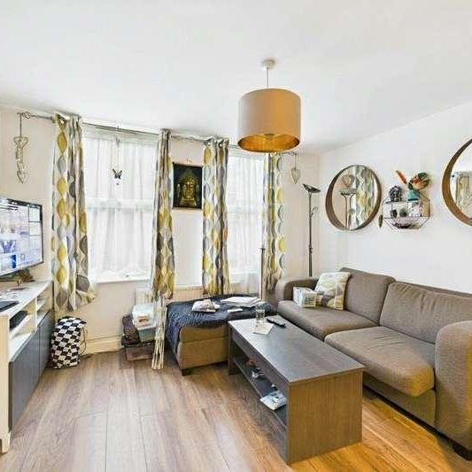 Vale Court, Station Approach, Ash Vale, Aldershot, Surrey, GU12 - Photo 1