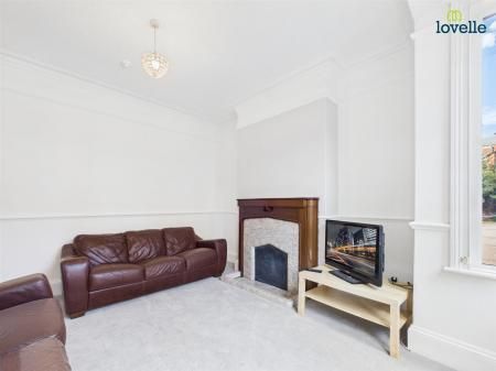 6 bedroom House To Let - Photo 2