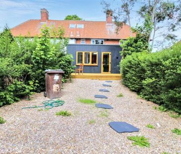 3 bedroom terraced house to rent - Photo 2
