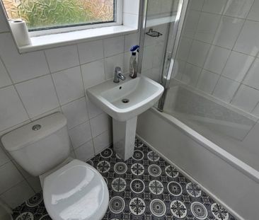 1 bed Apartment - To Let - Photo 5