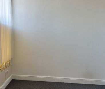 High Street - Photo 4