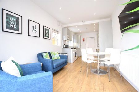 1 bedroom in a house share to rent - Photo 2