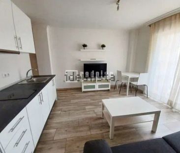 Alquiler de piso en Calle Biznaga - Photo 1