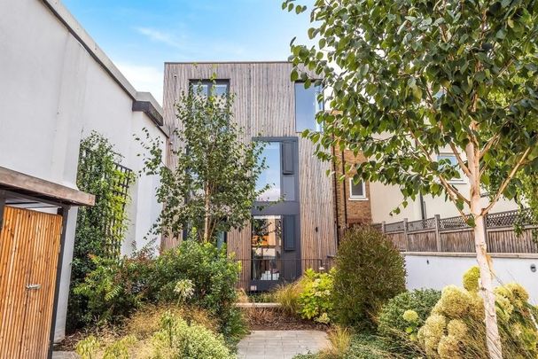 1 Bed Flat, London, W4 - Photo 1