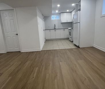 For Lease - 138 Armitage Drive, Newmarket, Ontario - Photo 4