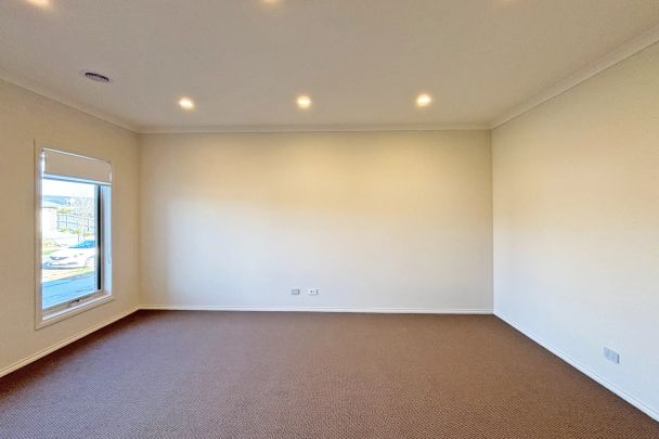 Beautiful Family Home in Desirable Location - Photo 1