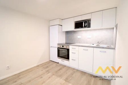 Pronájem atypického bytu 2+kk, 36 m - Фото 2