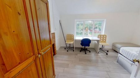 4 bedroom semi-detached house to rent - Photo 3