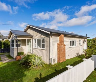 Renovated Epsom house with extras - Photo 3