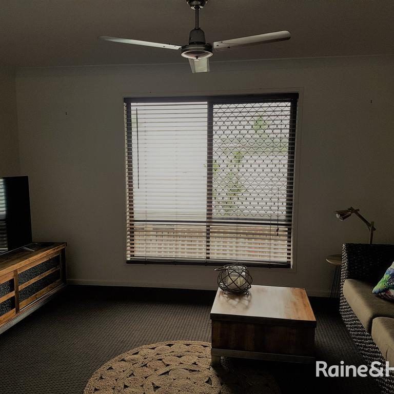 4 BEDROOM HOME EIMEO - Photo 1