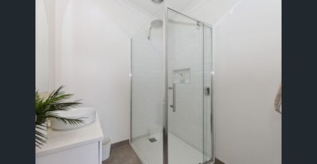 33 Shamrock Street, Golden Square, Vic 3555 - Photo 2