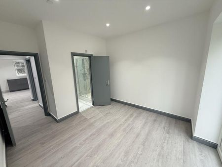 3 bedroom flat to rent - Photo 4