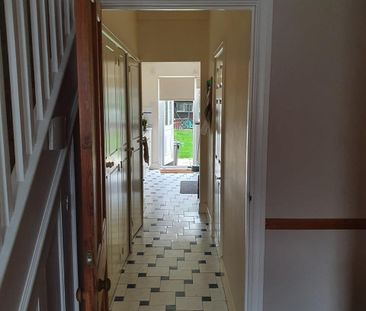 4 Bed Terraced House, Spearpoint Gardens, IG2 - Photo 2