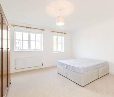 4 Bed Semi-Detached House, Nightingale Mews, E3 - Photo 4