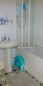 1 bedroom Flat To Let - Photo 3