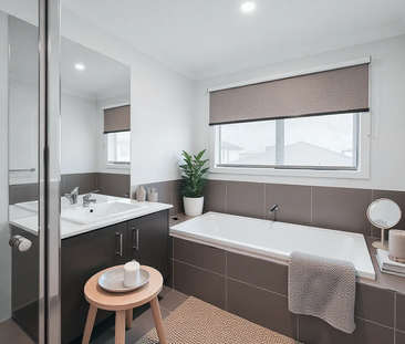 Brand New Luxury Family Home in Prime Aintree Location ! - Photo 3