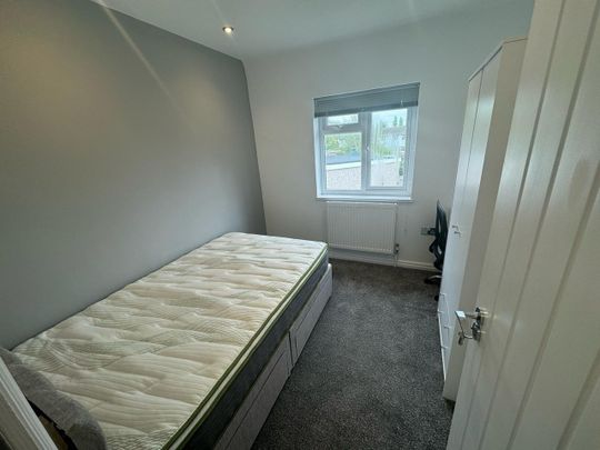 5 Bed Semi-Detached House, Sheriff Avenue, CV4 - Photo 1