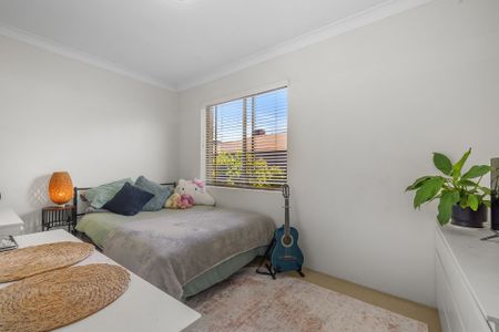 Strictly 2-3 Month Lease Only. Quiet and Convenient 2 Bedroom Apartment with Lock up Garage - Photo 3