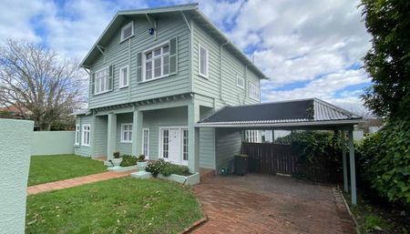 Beautiful Remuera Family Home with Pool - Photo 3