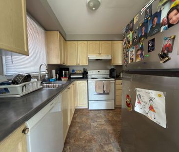 For Lease - 207 Tunbridge Road, Barrie, Ontario - Photo 1