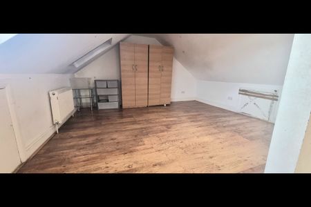 2 Bed Flat, Ilford Lane, IG1 - Photo 5