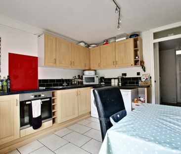 3 bedroom townhouse to rent - Photo 2
