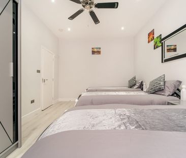 2 Bed Flat, Kimberley Avenue, IG2 - Photo 2