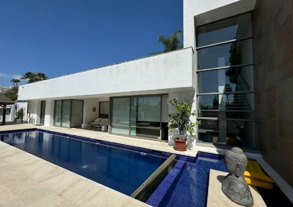 4 Bedroom Villa For Rent in The Golden Mile