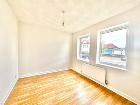 2 bedroom ground floor flat to rent - Photo 3