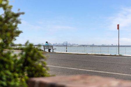 Renovated 2-Bedroom Villa in Boutique Complex - Photo 4