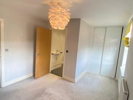 2 bedroom flat to rent - Photo 3