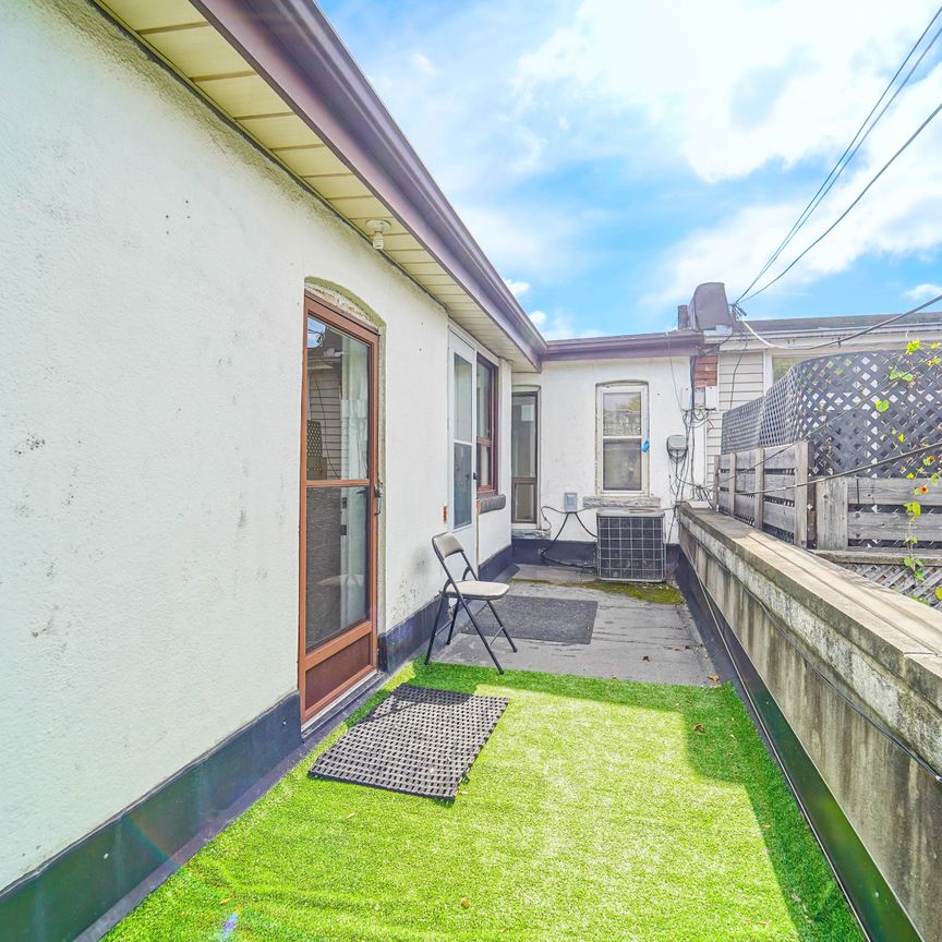 For Lease - 1378 Danforth Avenue Unit# Room 3, Toronto, Ontario - Photo 1