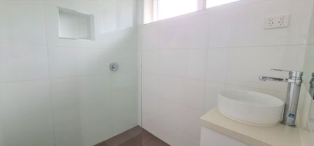 Convenient Location, Relaxed Living – ready to move in! - Photo 2