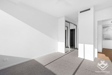 Ideally Located Modern Apartment With An Amazing View - Photo 3