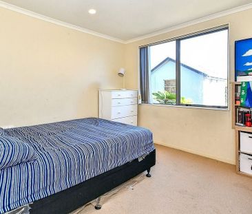 4-Bedroom Home with Double Garage – Takanini - Photo 5