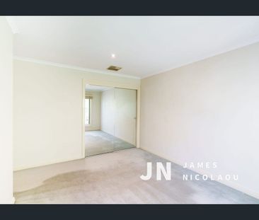 SIMPLY STUNNING – 4 BEDROOM HOME - Photo 4