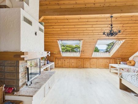 Traumhaftes Wohnen am Fusse des Üetlibergs - Stilvolles 6.5-Zimmer-Doppelhaus - Photo 3