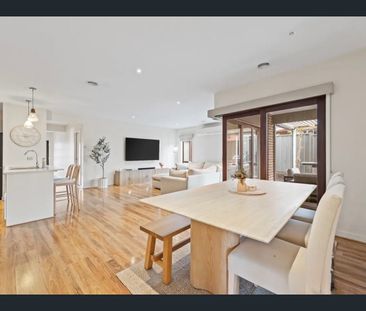 Modern Home with Premium Upgrades in Cardinia Lakes Estate - Photo 4