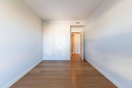 4 room luxury penthouse for rent in Madrid, Autonomous Region of Madrid - Photo 4