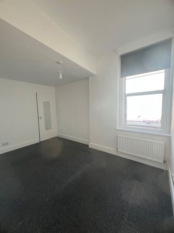 1 Bed Flat, Tooting High Street, SW17 - Photo 4