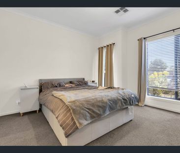 Beautiful Modern Family Home – Spacious, Stylish & Exceptionally Lo... - Photo 3