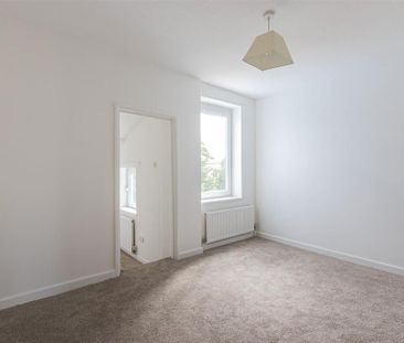 2 bedroom end of terrace house to rent - Photo 4